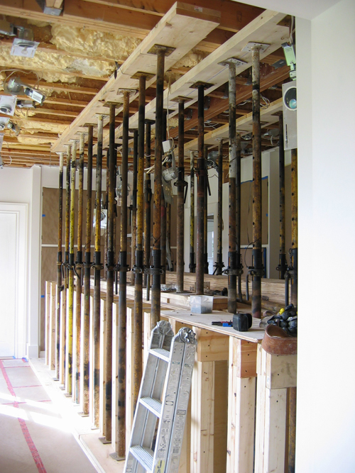 Executive house, floor supports